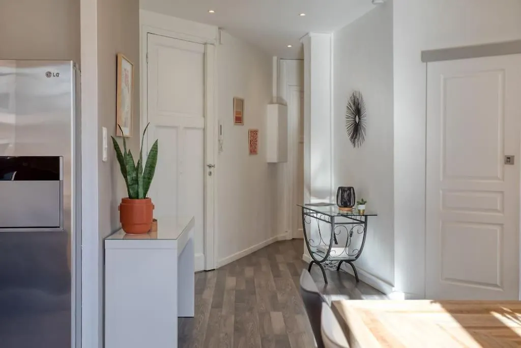 L1 Suite Auguste Valensin 10 Min A Pied Mer Clim&Wifi Nice Apartment